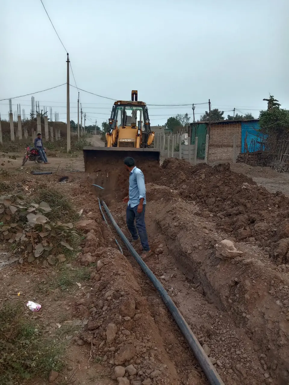 JCB digging a trench for an HDPE water main